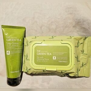 The Chok Chok Green Tea Foam Cleanser & Cleansing Wipes Bundle